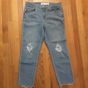 Signature Levi’s Mid Rise Boyfriend Jeans Size 6/28